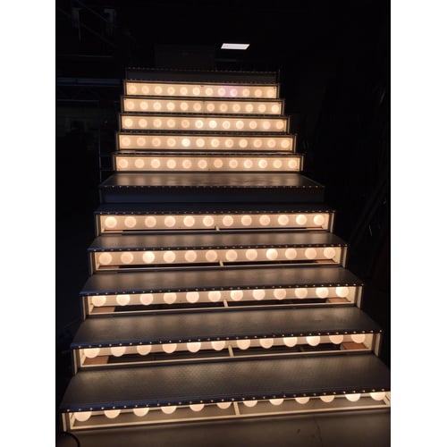 showtrap, podium, decor, decoratie, filmset, huren