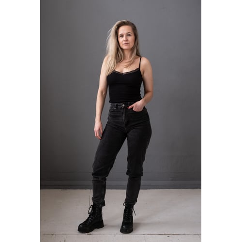 Ilse Klein Geltink (fullbody)