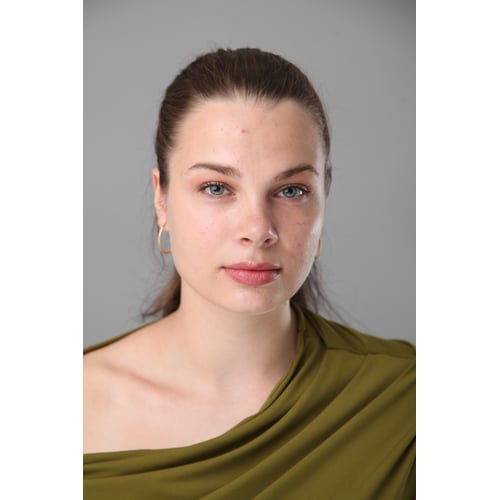 headshot- close up