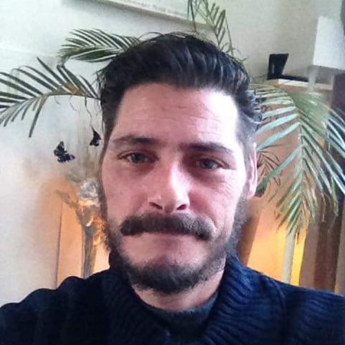 Ash met baard 
