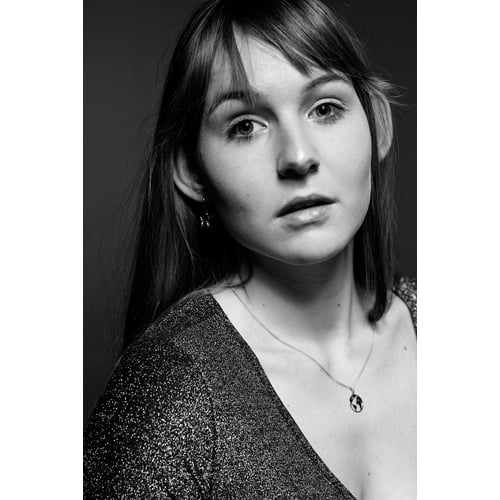 Model staan voor fotograaf 