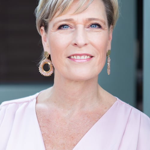 Angela Oostveen