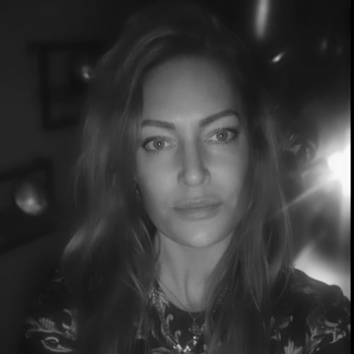 Angela Bek