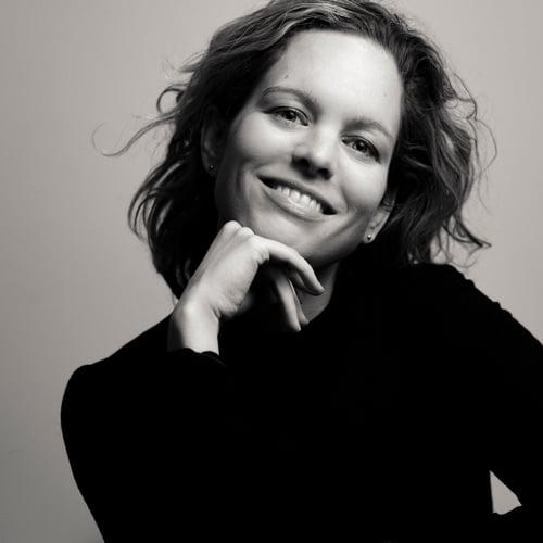 Lora Mander