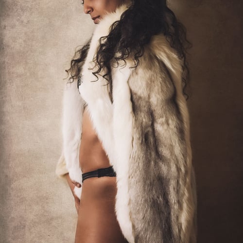 Ebony aïda Oostburg