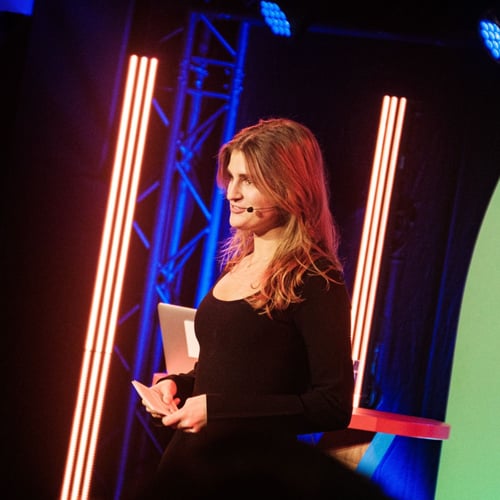 Lois Mobach