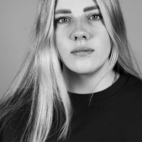 Chelsey j Toet