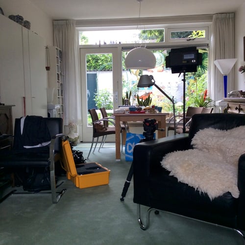 jong helpt oud