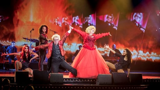 A performance by Niels Harder is packed with glamour, comedy, and magic.